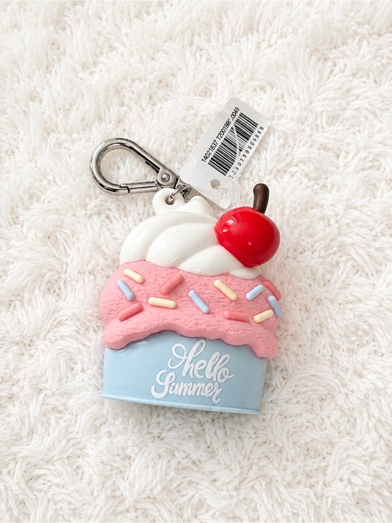 Bath & Body Works Accessories - Bath & Body Works PocketBac Holder Hello Summer Cupcake Keychain NWT